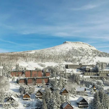 Calme Avec Parking Et Vue Sur Monts Du Cantal - Fr-1-814-125 Apartment