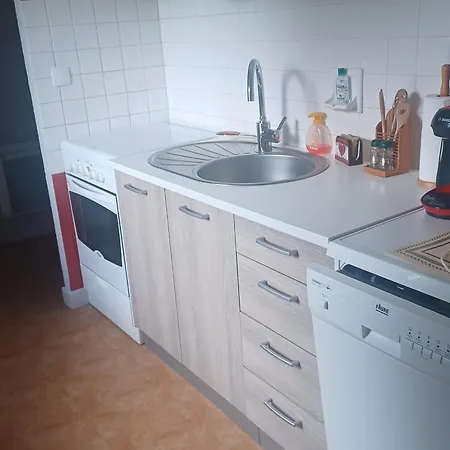 A Besse-et-saint-anastaise Avec Parking Et Vue Monts Du Cantal - Fr-1-814-125 Apartman Super Besse