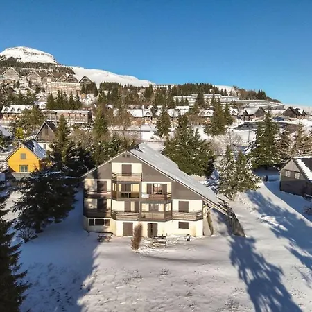 A Besse-et-saint-anastaise Avec Parking Et Vue Monts Du Cantal - Fr-1-814-125 Apartman Super Besse